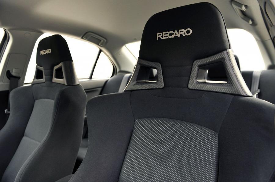  Mitsubishi Lancer Evolution X GSR 2013 года  (фото 20 из 43)